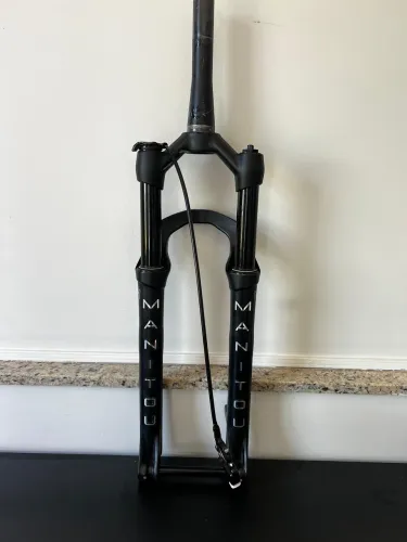 Suspensão Manitou 100mm