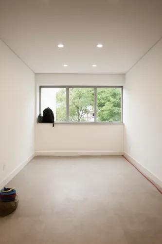 Vendo linda sala comercial no target na freguesia em frente ao 18º batalhão e linha amarel