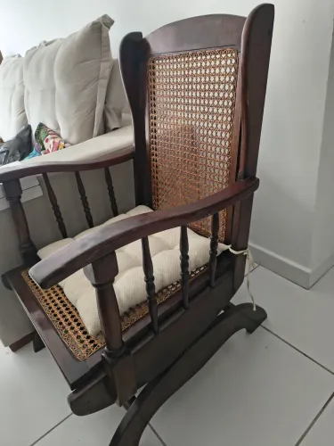 Vende-se Cadeira de balanço antiga em perfeito estado