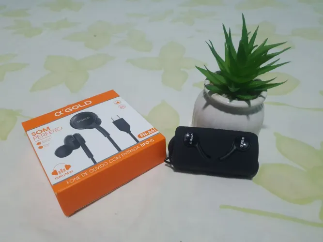 Fone de ouvido com fio tipo c