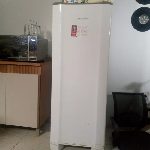 Geladeira 1 porta Esmaltec degelo manual