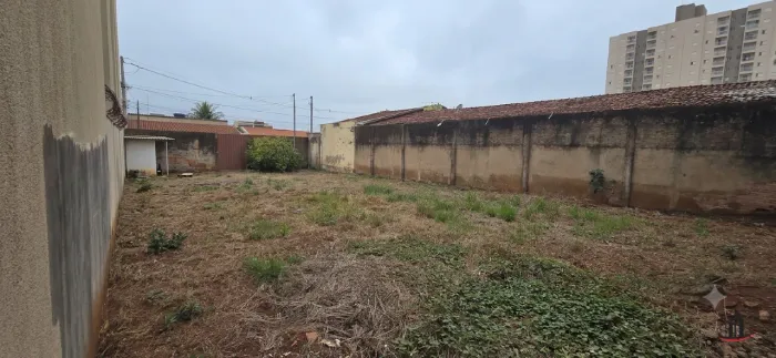 TERRENO 312M² 100% PLANO NO BAIRRO OLINDA: PRONTO PARA CONSTRUIR NO CORAÇÃO DE UBERABA!