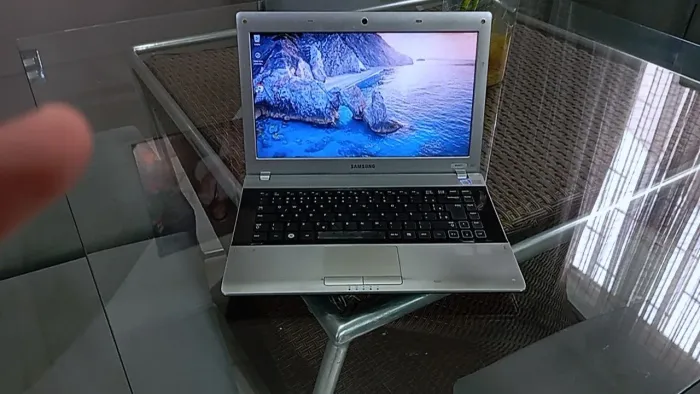 Notebook Samsung Core i3 4GB 320GB funcionando
