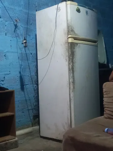 Vende se geladeira grande barato