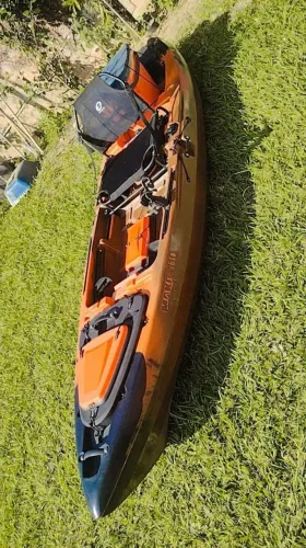 Caiaque Mako 110 Pro ( Com comando de leme )