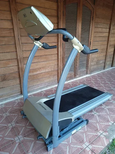 Esteira Elétrica Reebok TR2 Premier Run (parcelo no cartão).