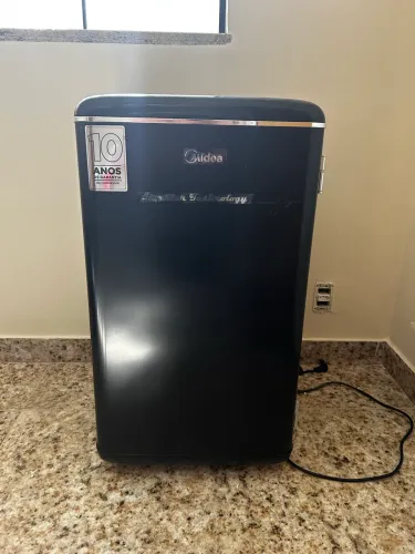 Frigobar retrô midea