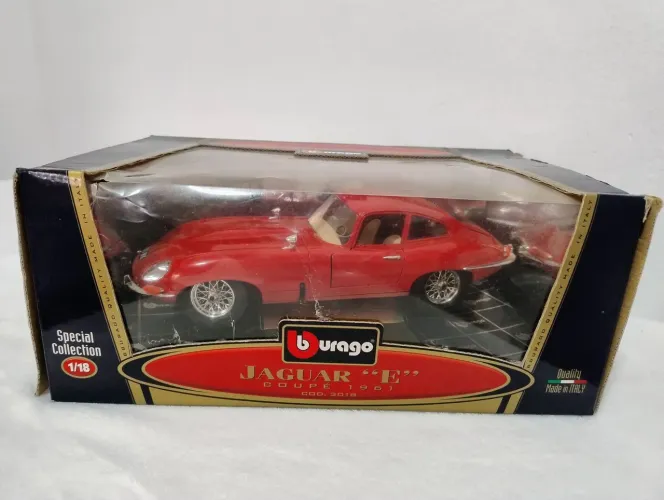 Miniatura jaguar e-tipe 1961 escala 1/18 fabricante BBURAGO