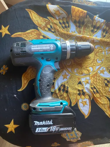 Ferramentas - Furadeira/Parafusadeira Makita 18V 3.0Ah e tesoura de chapa Gedore