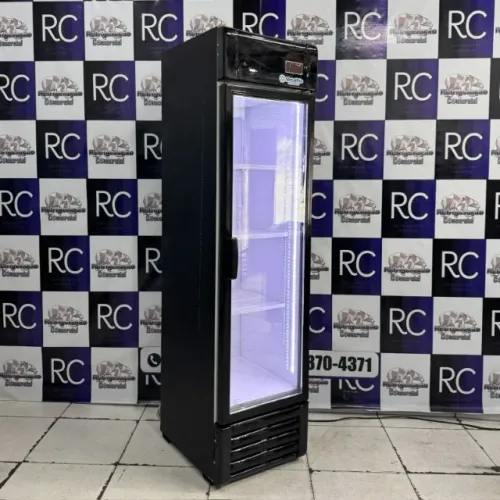 Cervejeira Metalfrio Expositora Slim 265L Controlador digital e iluminação em LED