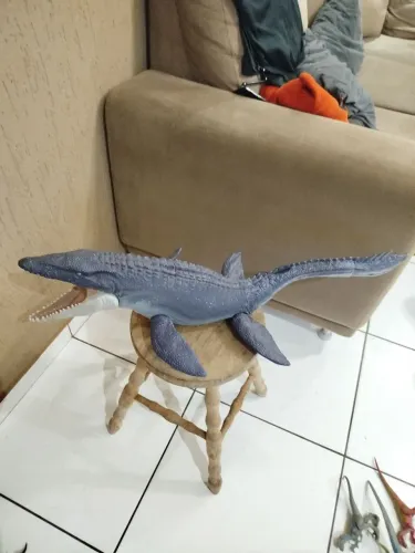 Mosassauro Jurassic world com detalhe