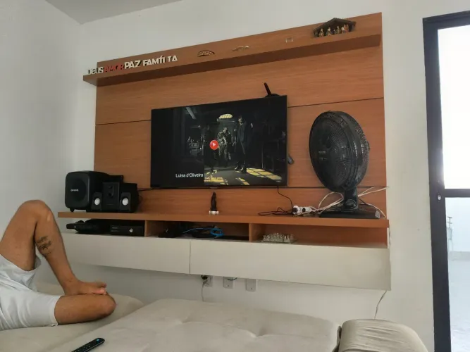 PAINEL DE TV DE ALTO PADRÃO - IMPECÁVEL