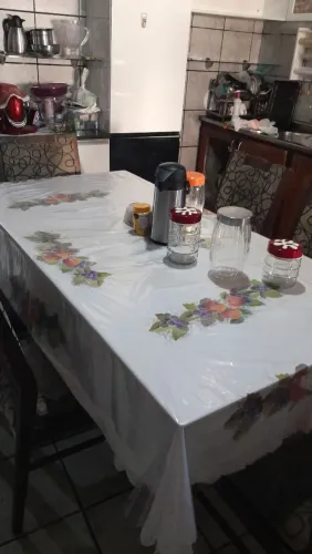Mesa tampo de vidro jateado 6 cadeiras de madeira coberta c tecido e base mesa de madeira