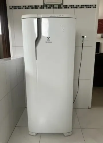 Geladeira Electrolux RE31, 240 litros Uma porta, degelo prático