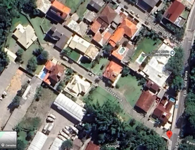 Terreno de 1.435 m² em Sambaqui