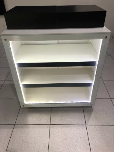 VITRINE CAIXA EXPOSITORA COM LED E RODINHAS