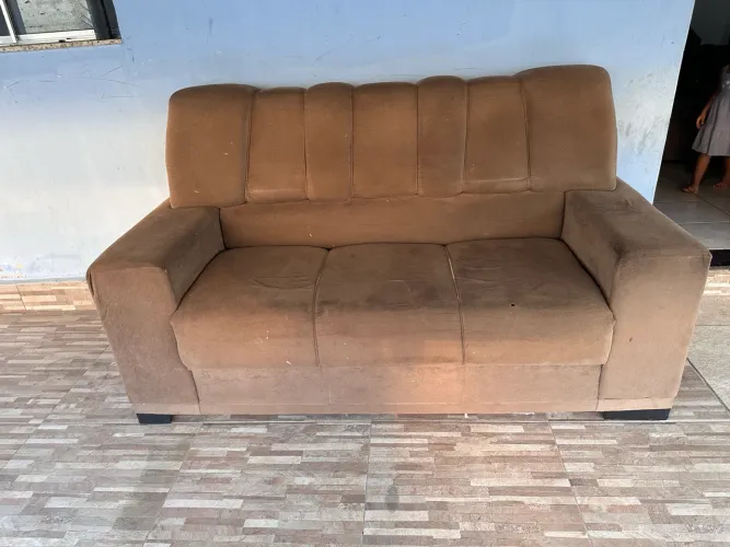 VENDO 2 sofás um grande e outro pequeno 
