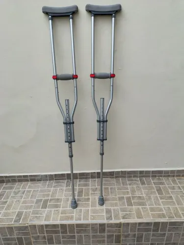Muleta em alumínio nova c regulagem