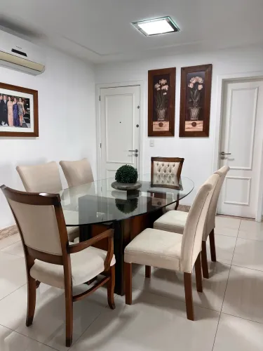 Jogo mesa com 6 cadeiras