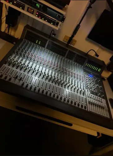 SOMENTE VENDA-Behringer Eurodesk SX4882 mesa 48canais, 8-Buss Mixing-analógica pouco uso