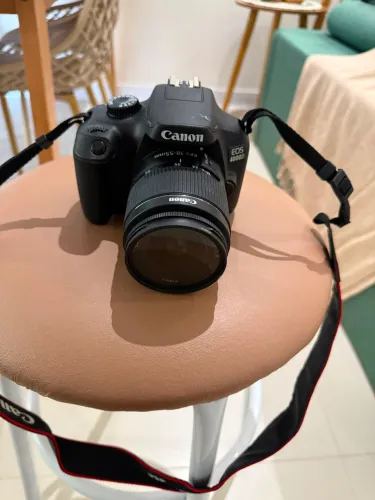Canon EOS 1000D + lente 18-55 mm. E kit completo