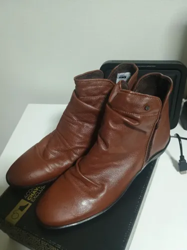 Bota nova em couro