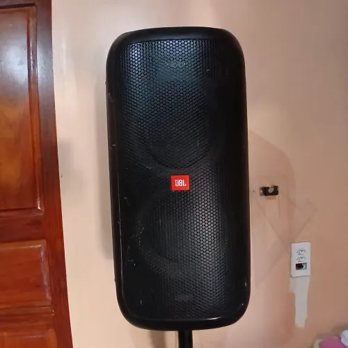 Caixa jbl nova