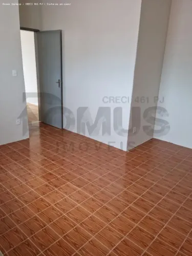 Casa com Pavimento Superior e Quarto com Suíte Para Venda no Cirurgia