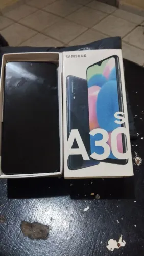 Vendo celular semi novo