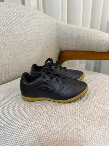 Chuteira Infantil de Futsal Umbro TAM 27