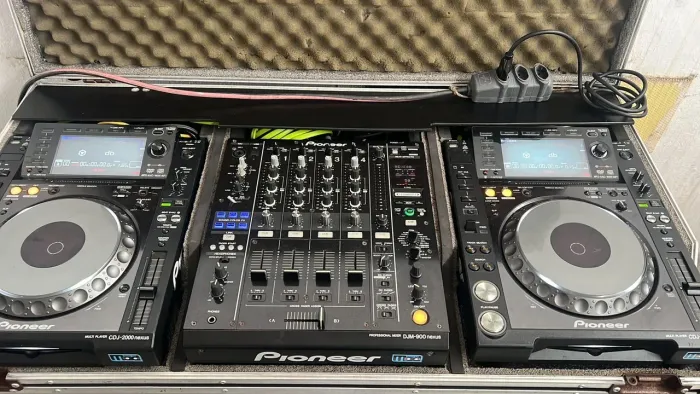 mixer djm 2000
