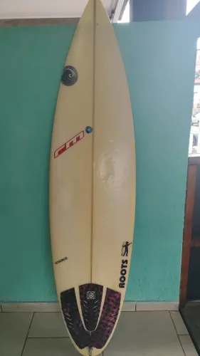 Prancha de Surf Ricardo Martins 6'2 (Triquilha FCS) + Deck + Quilhas de Brinde