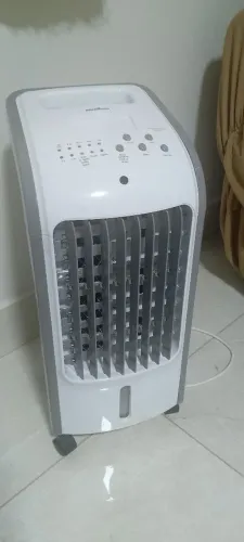 Climatizador Britânia com controle 