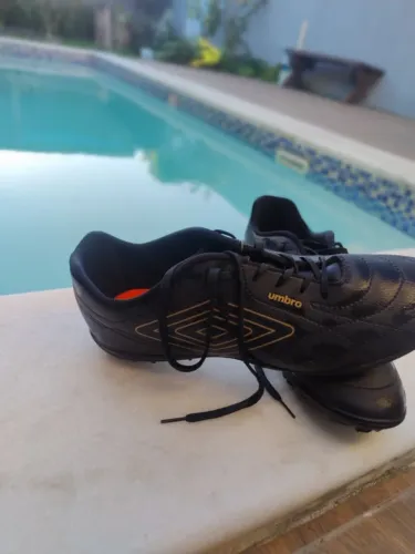 Chuteira Masculina Umbro Society Class Footballer