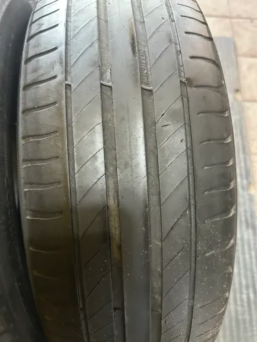 dois pneus 185/60/15 michelin por 399