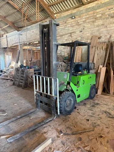 Empilhadeira Clarck GLP/gás C500 2,5 Ton ( torre 5 metros)