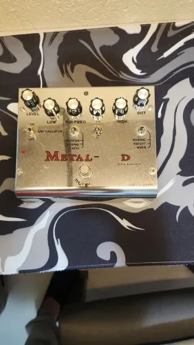 Pedal distorção Biyang metal end