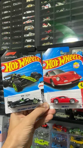 Ferrari Dino + Formula 1 Kick Sauber HotWheels