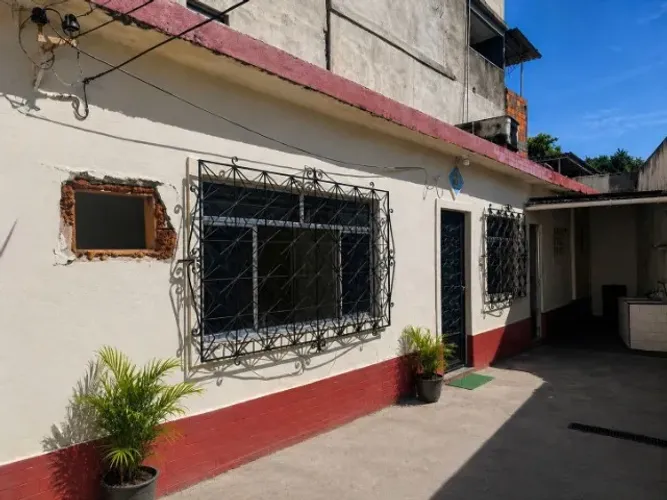 Casa com quintal e entrada independente em Brás de Pina | Valor abaixo do mercado