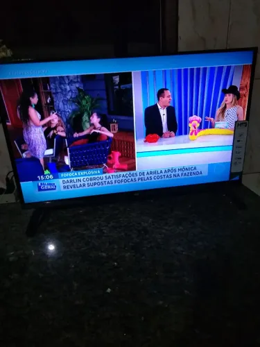 TV HQ 32" Screem seminova, não é smart