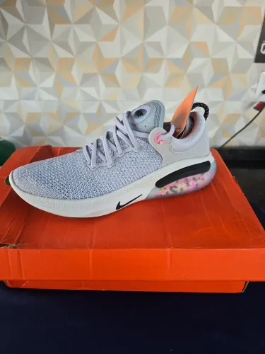 Tênis Nike Joyride Run FlyKnit