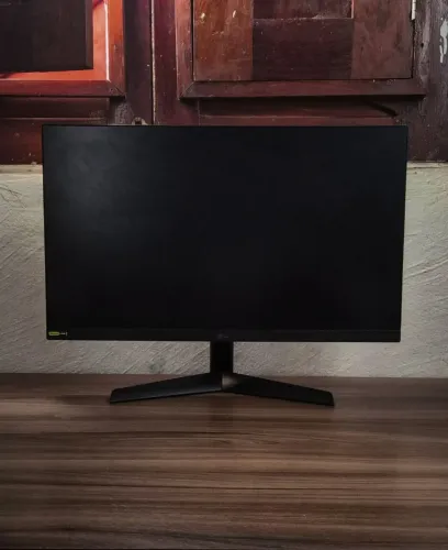 Monitor LG UltraGear 24? 180Hz Para Conserto ou Peças