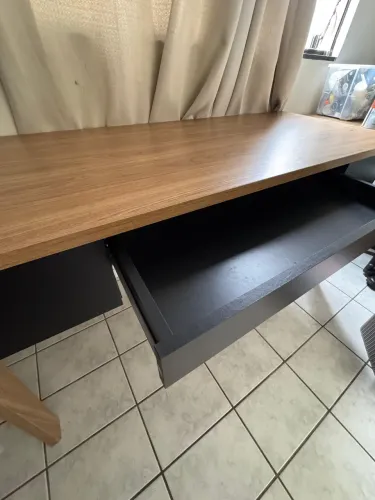 VENDO MESA DE ESCRITÓRIO/ESTUDOS