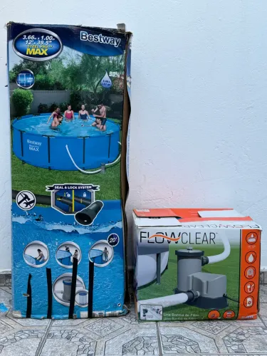 Piscina Bestway 9.150L + bomba filtro FlowClear
