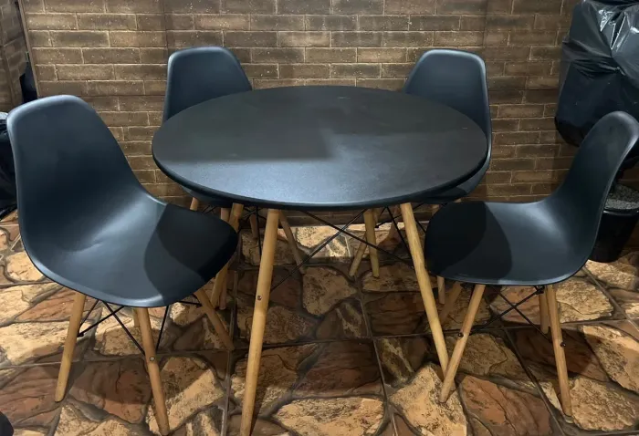 Mesa 4 cadeiras