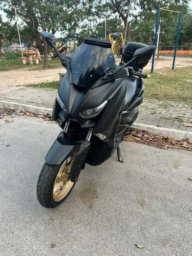 X Max em perfeito estado
