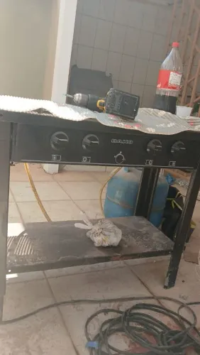Vende se ou troco por algo do meu interesse fogão industrial 2 bocas.  