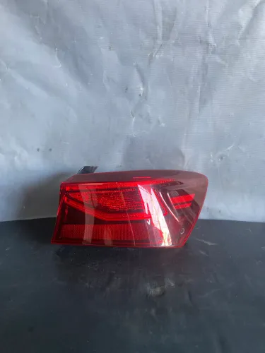 Lanterna Kia Cerato lado direito original 20/22