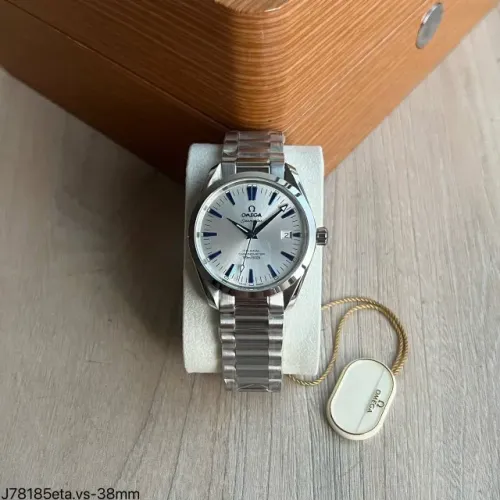 Relógio ÔMEGA SEAMASTER  - ETA S/c - Pulseira e Fundo Prateada .