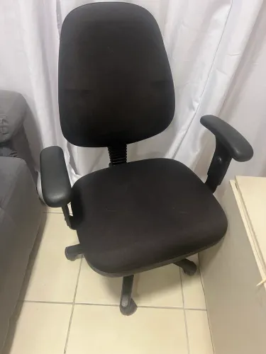Cadeira de escritório preta 